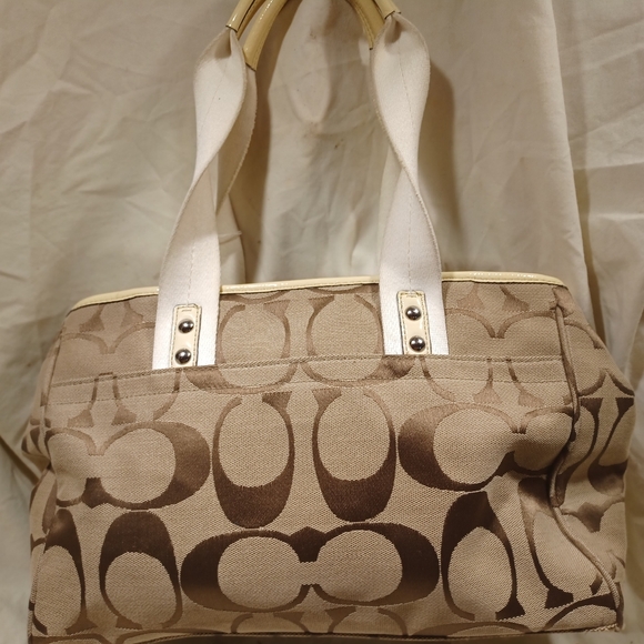 Coach daisy tote - Picture 6 of 10
